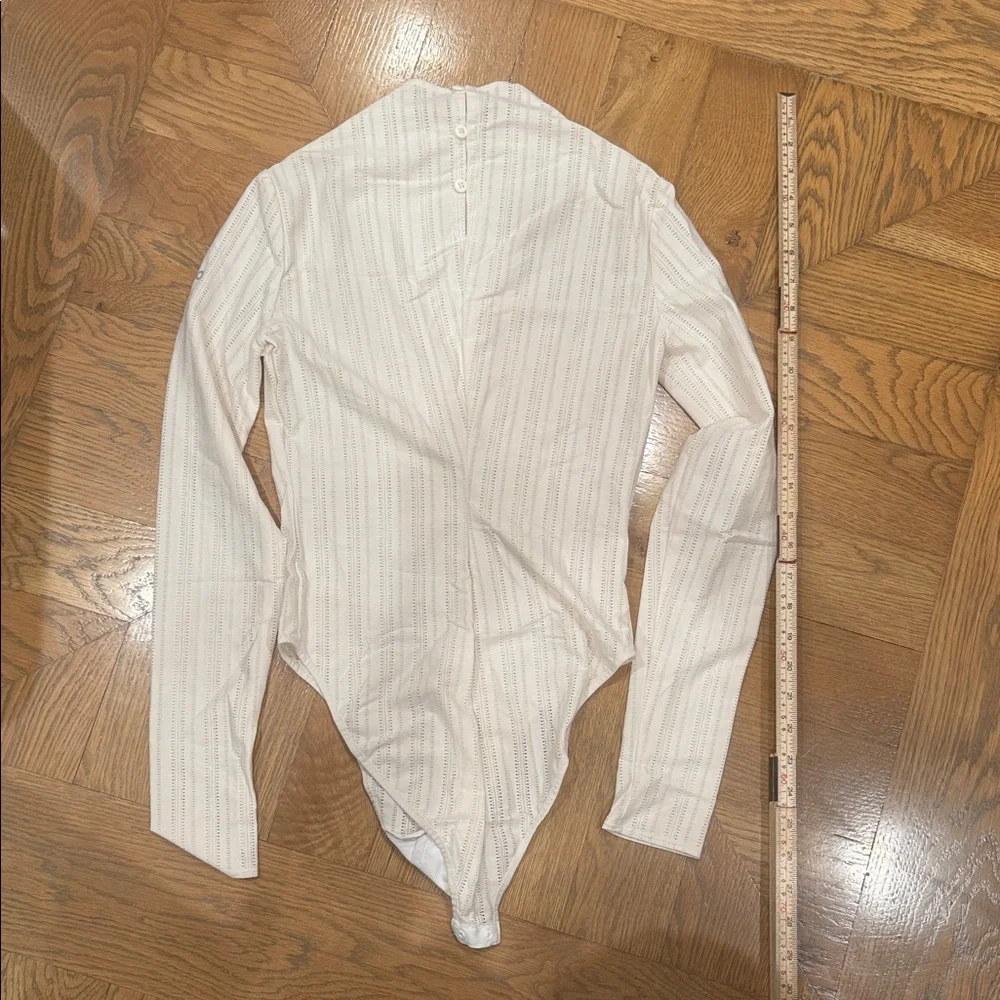 ALO Yoga Cream Long Sleeve Bodysuit